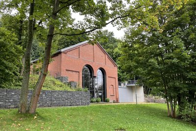 Ein Blick auf das Alte Wasserwerk im Park der Generationen.