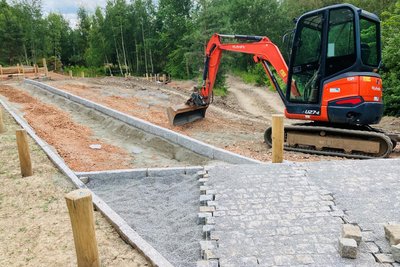 Auf dem ehemaligen Gießereigelände in Niederschlema entstehen ein BMX-Parcours, der schon zu erahnen ist, und in direkter Nachbarschaft unter anderem ein Wasserspielplatz. Diese Projekte sollen im Sommer weiter vorangetrieben werden.