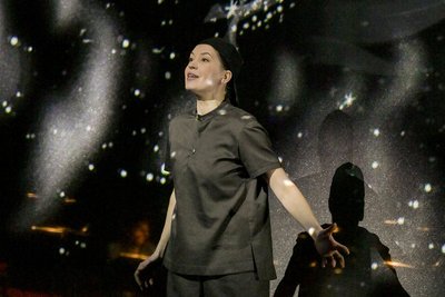 Szene aus der Oper „Das Kind und der Zauberspuk“ von Maurice Ravel. Sie hatte am Sonntag in Dresden Premiere.