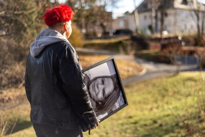 Erinnerung an die Schwester: Sandra R. hat sie vor einem halben Jahr bei einem Unfall verloren.