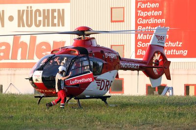Schwerverletzter 19-jähriger Motorradfahrer wurde per Hubschrauber in ein Krankenhaus transportiert