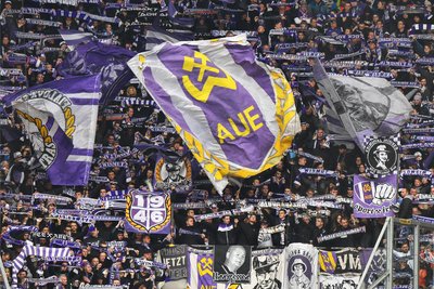 Viele FCE-Fans fiebern seit Wochen darauf hin: Am 17. Juli trifft der FC Erzgebirge Aue im Erzgebirgsstadion in Aue auf Borussia Dortmund. Bei der Anreise drohen jedoch Probleme.