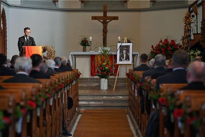 200 geladene Gäste nahmen am Freitag in der Lutherkirche Abschied von Limbach-Oberfrohnas Oberbürgermeister Jesko Vogel. Robert Volkmann, sein hauptamtlicher Stellvertreter sprach voller Hochachtung von seinem Chef.