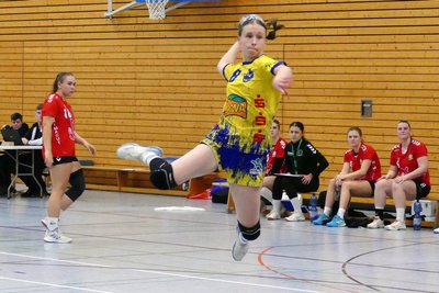 In dieser Situation erzielt Sarah Martin das letzte Punktspieltor des Jahres für den HSV. Im Sachsenpokal ist das Team aber noch einmal gefordert: Kommenden Samstag müssen die Marienbergerinnen in Weißenborn ran.