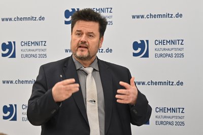 Die Chemnitzer Verkehrs-AG (hier Vorstand Jens Meiwald) stockt wie andere Nahverkehrsunternehmen ihr Angebot zum Opening deutlich auf.