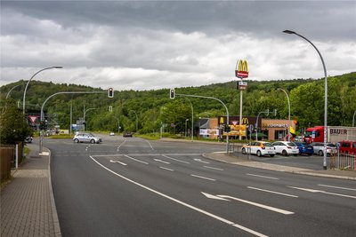 Wird in den nächsten Wochen zur Baustelle: Die viel befahrene McDonalds-Kreuzung neben dem Erzgebirgsstadion in Aue.