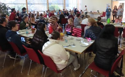 Im Gemeindezentrum in Werdau fand für die ersten Flüchtlinge aus der Ukraine eine Willkommensveranstaltung statt. 