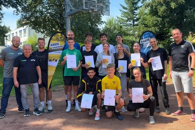 Geschafft: Die Teilnehmer des Jugendtrainerlehrgangs mit ihren Zertifikaten.