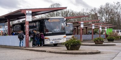 Der Busbahnhof Rodewisch ist neben dem in Plauen eine der am stärksten genutzten Haltestellen im Vogtland. Deshalb soll er umgebaut werden. 