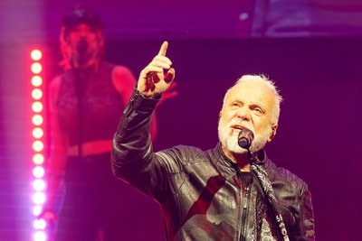 Nino de Angelo rockt am 11. Juli mit seiner Band das Plauener Parktheater.