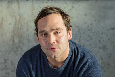Sänger Axel Bosse kommt ins Wasserschloss. 