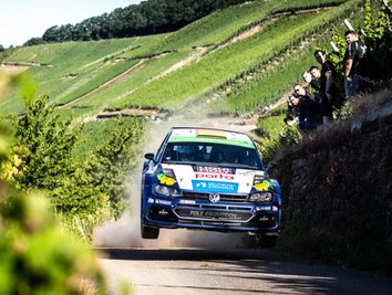 Julius Tannert und Frank Christian fliegen dem dritten Platz bei der Rallye Mittelrhein entgegen. 