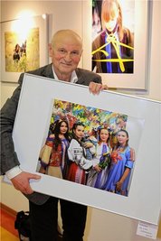 Vladimir Shvemmer gehört zu den Initiatoren einer Schau, die Schicksale von Ukraine-Flüchtlingen illustrieren will. 