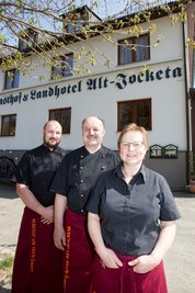 Wünschen sich eine lange Zukunft für das Landhotel Jocketa: Jonny, Josef und Barbara Sauerwein (von links).