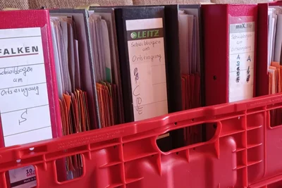 Die Recherchen zum Schwibbogenprojekt füllen etliche Aktenordner.
