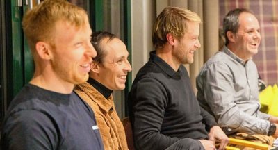 Hatten ihren Spaß an dem Abend im Hotel von Jens Weißflog: Bahnradsportler Joachim Eilers, Nordisch Kombinierer Eric Frenzel, Fußballer Jan Hochscheidt und Ronny Kaiser, Laufbahnberater am Olympiastützpunkt Sachsen.