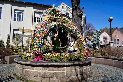 Der Osterbrunnen in Thalheim.