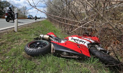 Das Motorrad des verletzten Fahrers.