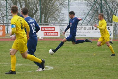 Danny Gottschalk (Mitte) fehlt dem FSV Motor wegen einer Rotsperre.