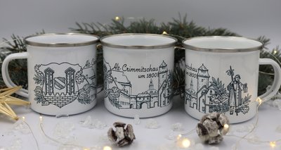 Die diesjährigen Crimmitschauer Weihnachtstassen zeigen Motive der historischen Stadt um das Jahr 1800. 