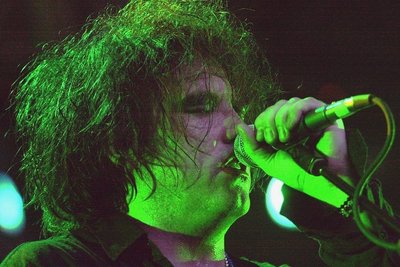 Es dürfte eines der besten und intensivsten Konzerte gewesen sein, das je in Sachsen stattfand: Robert Smith lieferte 2002 mit The Cure als Headliner auf dem Woodstage in Glaucha eine unvergessliche Sternstunde dunkler Musik. 