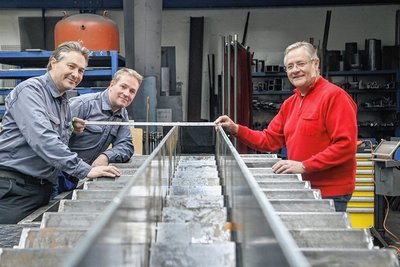 Drei Geschäftsführer, eine Familie: Vater Andreas (rechts) und die SöhneDaniel (links) und Maik Pohlers bilden den Kopf von Metallbau-Pohlers aus Wittgensdorf.