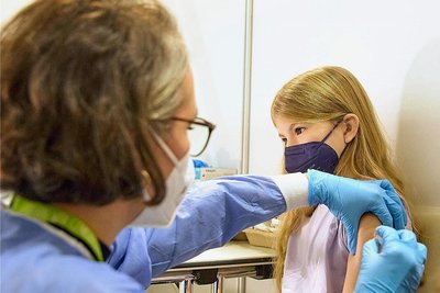Eine Impfstraße für Kinder von fünf bis elf vergangene Woche in Wien: Die Impfung wurde "off label" mit dem Vakzin von Biontech/Pfizer angeboten. Auch in Deutschland vermittelt eine Initiative solche Angebote. 