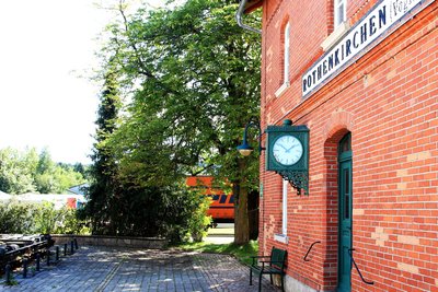 Die Bahnhofsuhr ist zur Restaurierung in einer Fachwerkstatt.