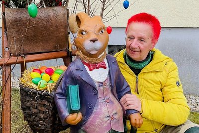 Wo ist der Hasen-Lehrer von Regina Lehmann? Wer hat die Figur gesehen? 
