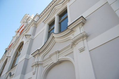 Stuckaturen im Außenbereich.