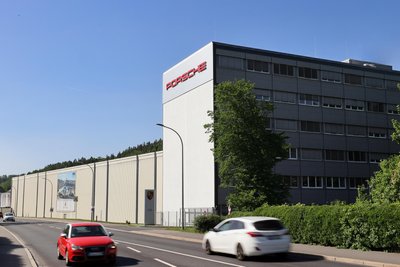 Im Porsche Werkzeugbau Schwarzenberg laufen die Ausbildungstage der Schwarzenberger Feuerwehr.