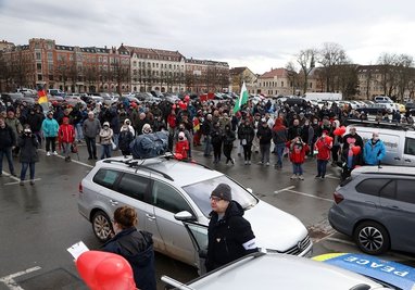 Kundgebung gegen die Corona-Politik auf dem Zwickauer Platz der Völkerfreundschaft.