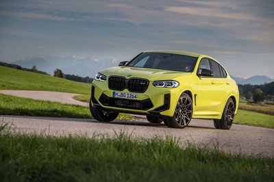 Was es nicht alles gibt! Ein Gefährt in Geländewagen-Optik, aber mit coupéhafter Linie und sportlichen Fahrleistungen - Autos wie der X4 von BMW machen's schon länger möglich.