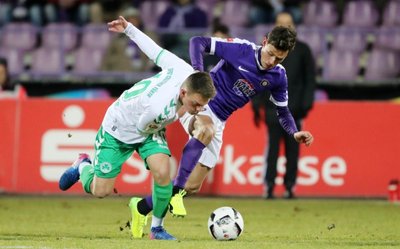 Das Unentschieden zwischen Aue und Fürth hatte wenige Höhepunkte für die Fans parat. Sowohl die Veilchen um Clemens Fandrich (rechts) als auch die Gäste aus Franken (im Bild: Patrick Sontheimer) erspielten sich kaum Torchancen.