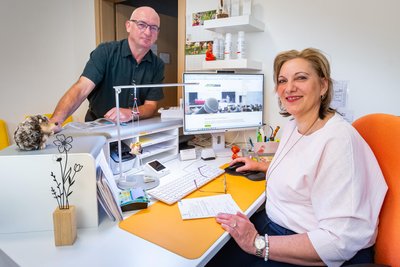 Steffi Ebell führt seit 20 Jahren ihre Praxis für Podologie in Zöblitz. Eine unerlässliche Stütze ist ihr dabei ihr Mann Sandro.