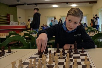Liam Kirsch vom ASC Thum hatte dem Schachspiel eine Zeit lang den Rücken gekehrt, ist nun aber wieder mit Eifer dabei.