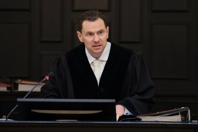 Der Vorsitzende Richter Jörg Burmeister bestellte für die Verhandlung am Mittwoch noch einmal Sachverständige, um Klarheit in den Fall zu bringen.