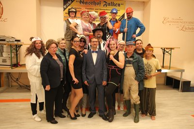 Das Ensemble des Theaterstücks "WasserFall". Das Stück ist anlässlich 20 Jahre Callenberg entstanden.