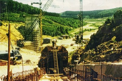 Von 1966 bis 1975 wurde die Talsperre Lichtenberg gebaut. Seit der Inbetriebnahme steht ihr nun die erste Komplettsanierung bevor. Das Bild zeigt den Bau des Kontrollgangs etwa 1970 bis 1972. 