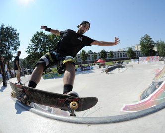 Der Konkordiapark in Chemnitz gegenüber des Einkaufszentrums Ermafa-Passage ist ein beispielhafter Jugendtreff mit Skateranlage, Bolz- und Streetballplatz und Parkour-Areal. 