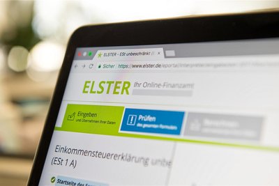 Wer seine Steuererklärung digital über Elster einreicht, hat oft weniger Aufwand.