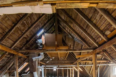 Das Dachgeschoss, das ausgebaut wird. 