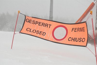 Die Oberwiesenthaler hoffen, die gesperrten Pisten schon bald wieder freigeben zu können.