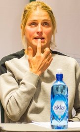 Theresa Johaug aufgelöst auf der Pressekonferenz des Skiverbandes.
