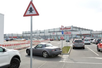 Zufahrt und Parkplatz am Einkaufszentrum Häuersteig Freiberg ist neu geregelt.