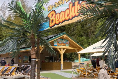 Erst im Vorjahr hat Matthias Pahl seine Beachbar am Nordufer des Geyerschen Teichs umgestalten lassen.