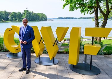 Kanzler Merz traf beim Ostdeutschen Wirtschaftsforum (OWF) im brandenburgischen Bad Saarow mit Unternehmensmanagern zusammen.