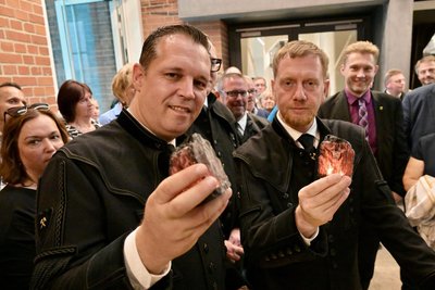 Erzgebirgslandrat und Ministerpräsident: Kommen die CDU-Politiker Rico Anton (links) und Michael Kretschmer bei der Aufteilung der Bundesgelder für Investitionen in die Infrastruktur auf einen grünen Zweig?