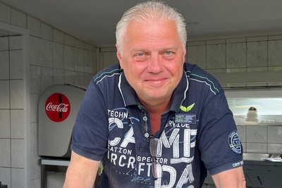 Silvio Kern im neuen Freibad-Imbiss in Venusberg.