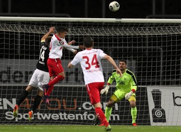 Bereits in der 10. Minute muss der FSV Zwickau das 0:1 hinnehmen. Der Kölner Cauly Oliveira Souza trifft per Kopf.